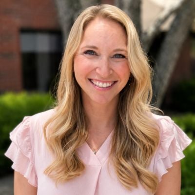Jenny Owens headshot